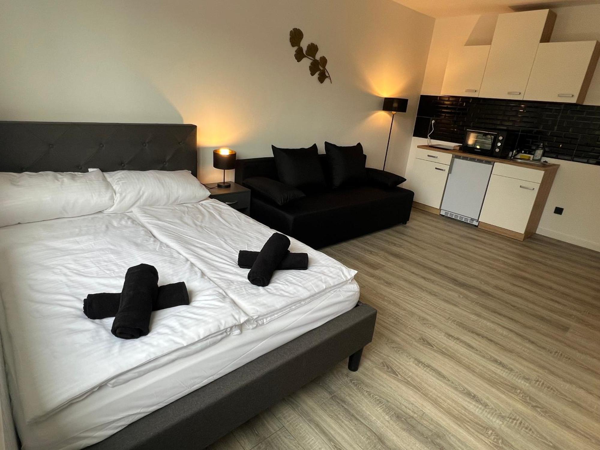 Business 13 Apartment *